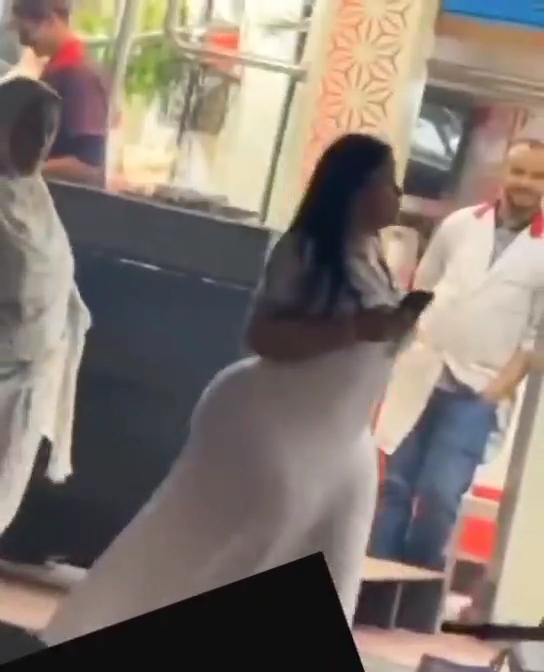 Arab Candid jellaba huge ass – قحبة لابسة جلابة تتمشى طيزها كبير